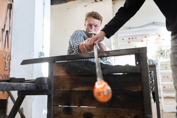 Découvrez le soufflage de verre avec Stéphane - Image n°4 - Wecandoo