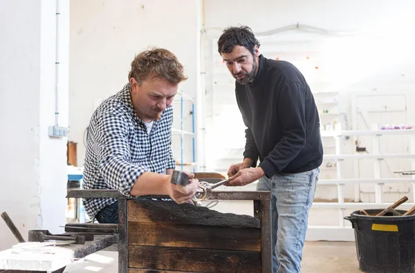 Découvrez le soufflage de verre sur une journée avec Stéphane - Image n°3 - Wecandoo