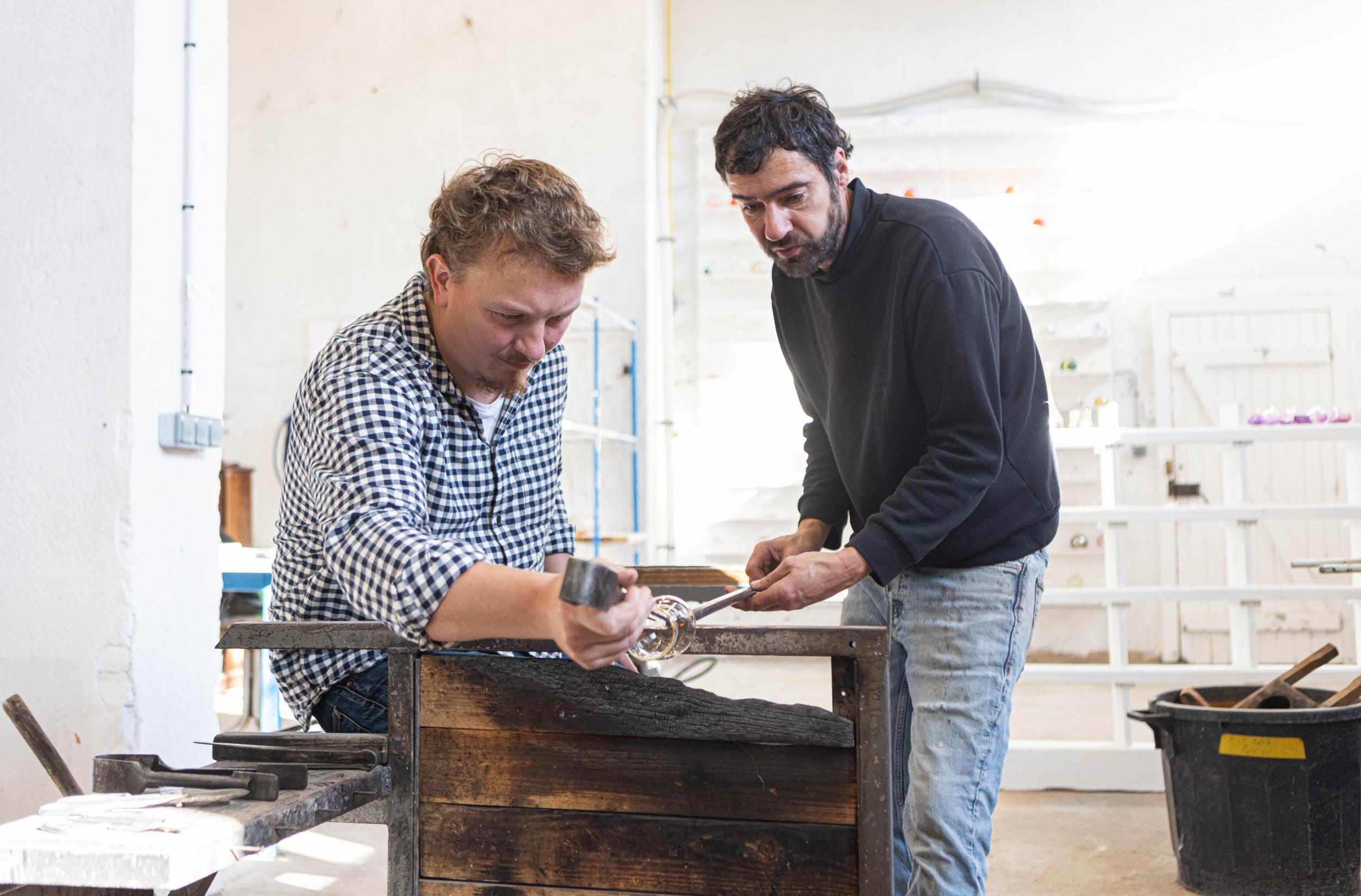 Découvrez le soufflage de verre en duo avec votre enfant accompagnés par Stéphane - Image n°6 - Wecandoo