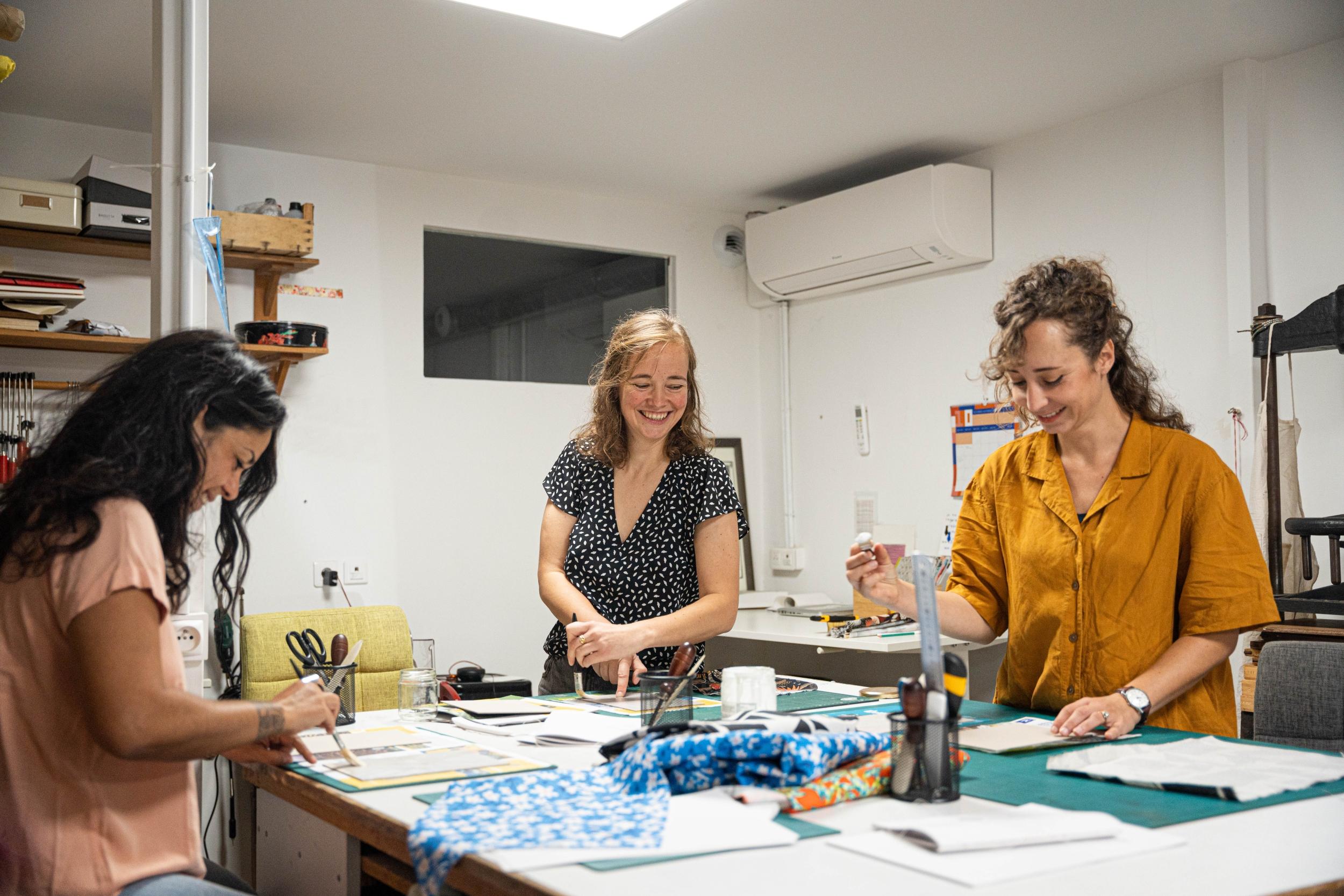 Fabriquez votre carnet à la couverture en cuir avec Chloé - Image n°6 - Wecandoo