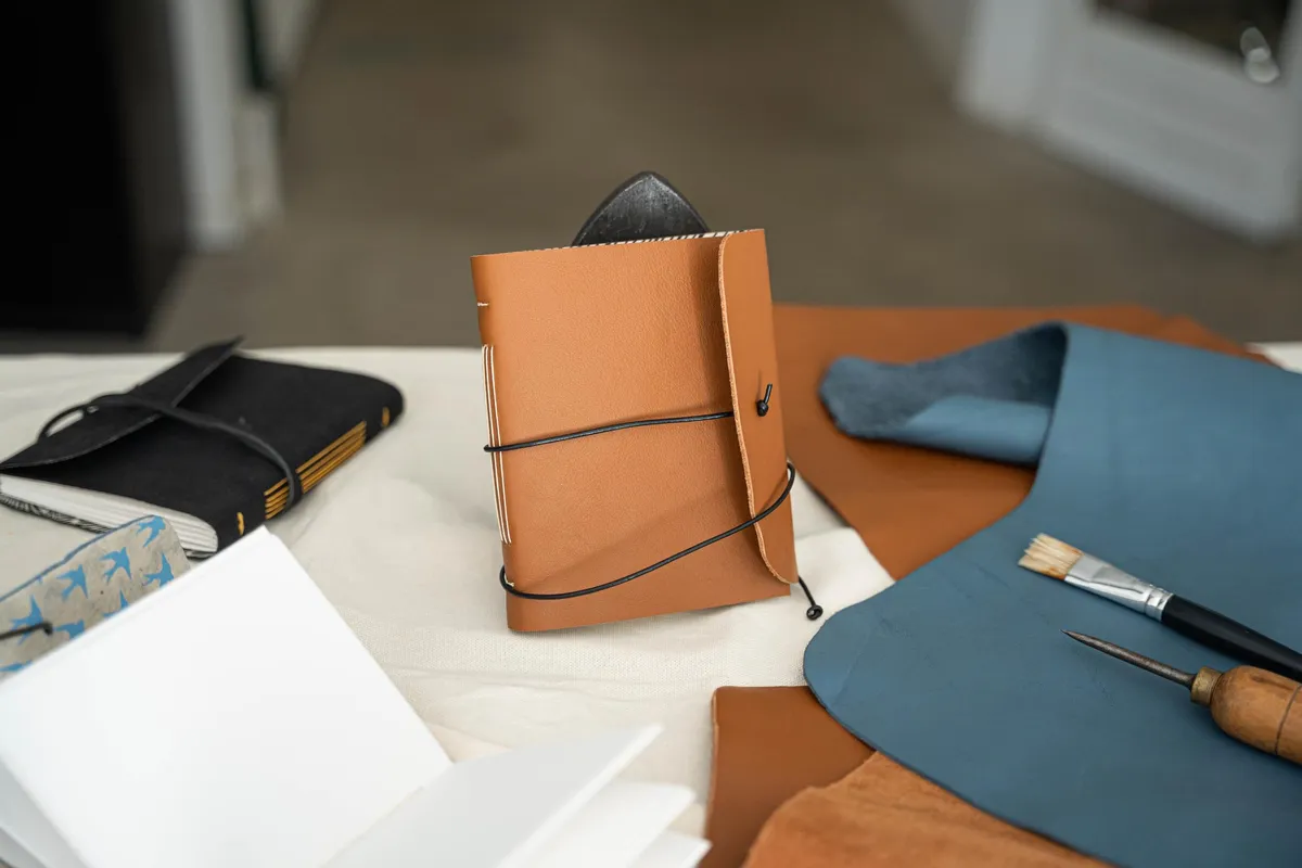 Fabriquez votre carnet à la couverture en cuir
