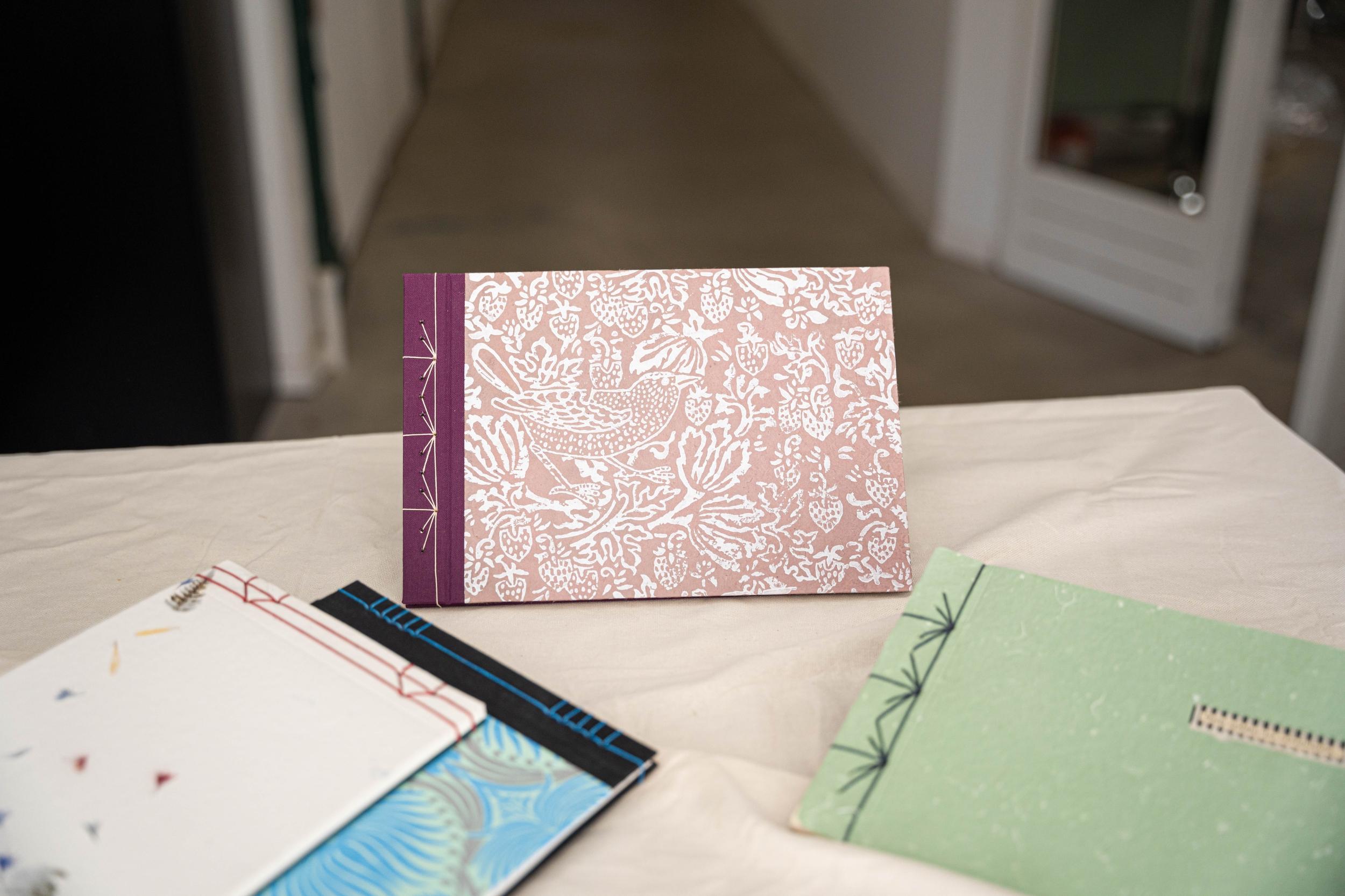 Fabriquez votre carnet à dos carré avec Chloé - Image n°4 - Wecandoo