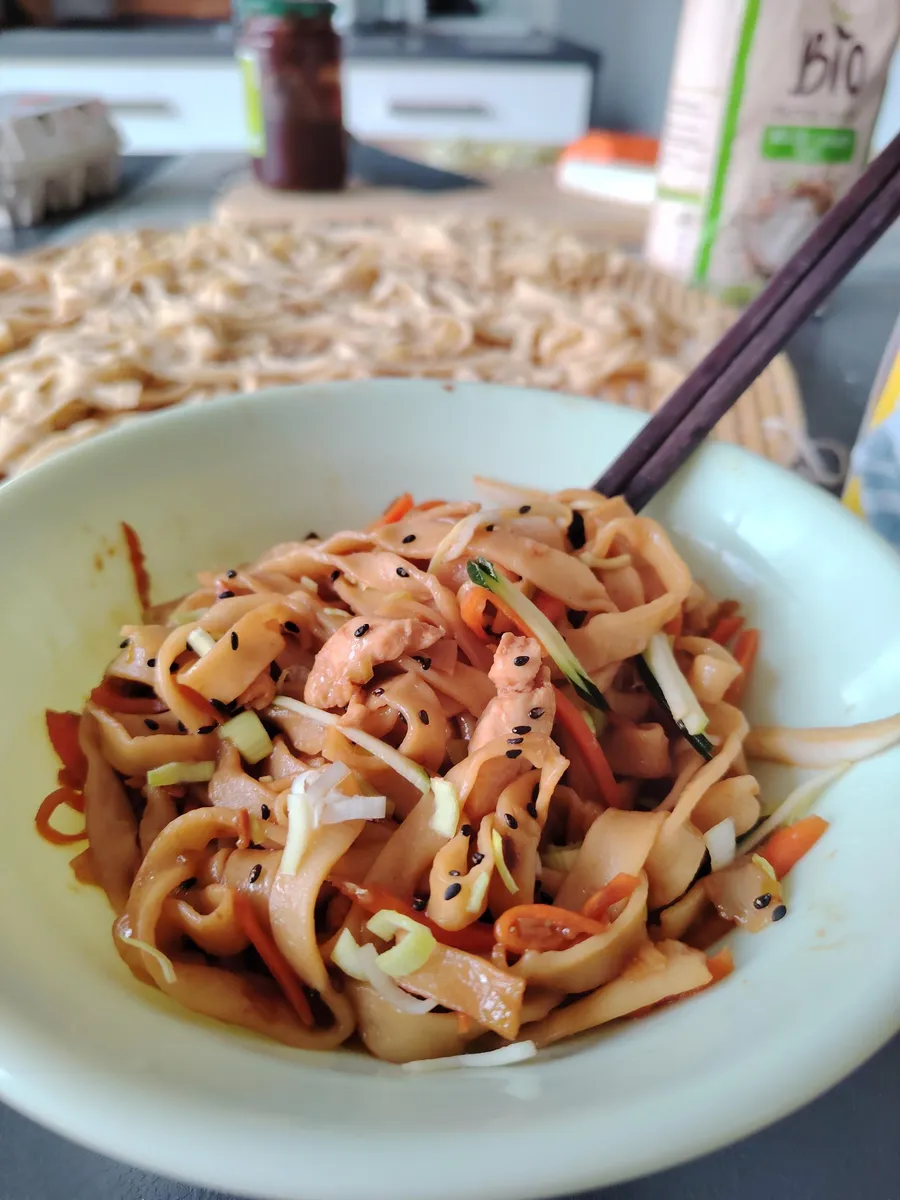 Roulez vos nouilles fraîches traditionnelles chinoises à la main avec Lin - Image n°1 - Wecandoo