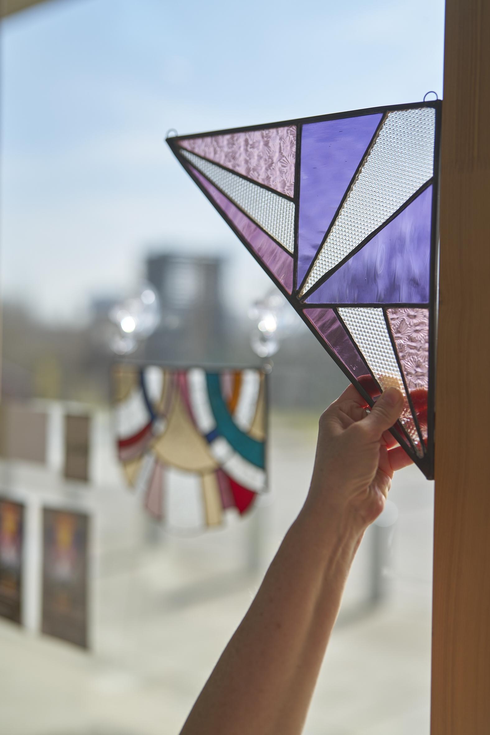 Découvrez l'art du vitrail Tiffany avec Caroline - Image n°5 - Wecandoo