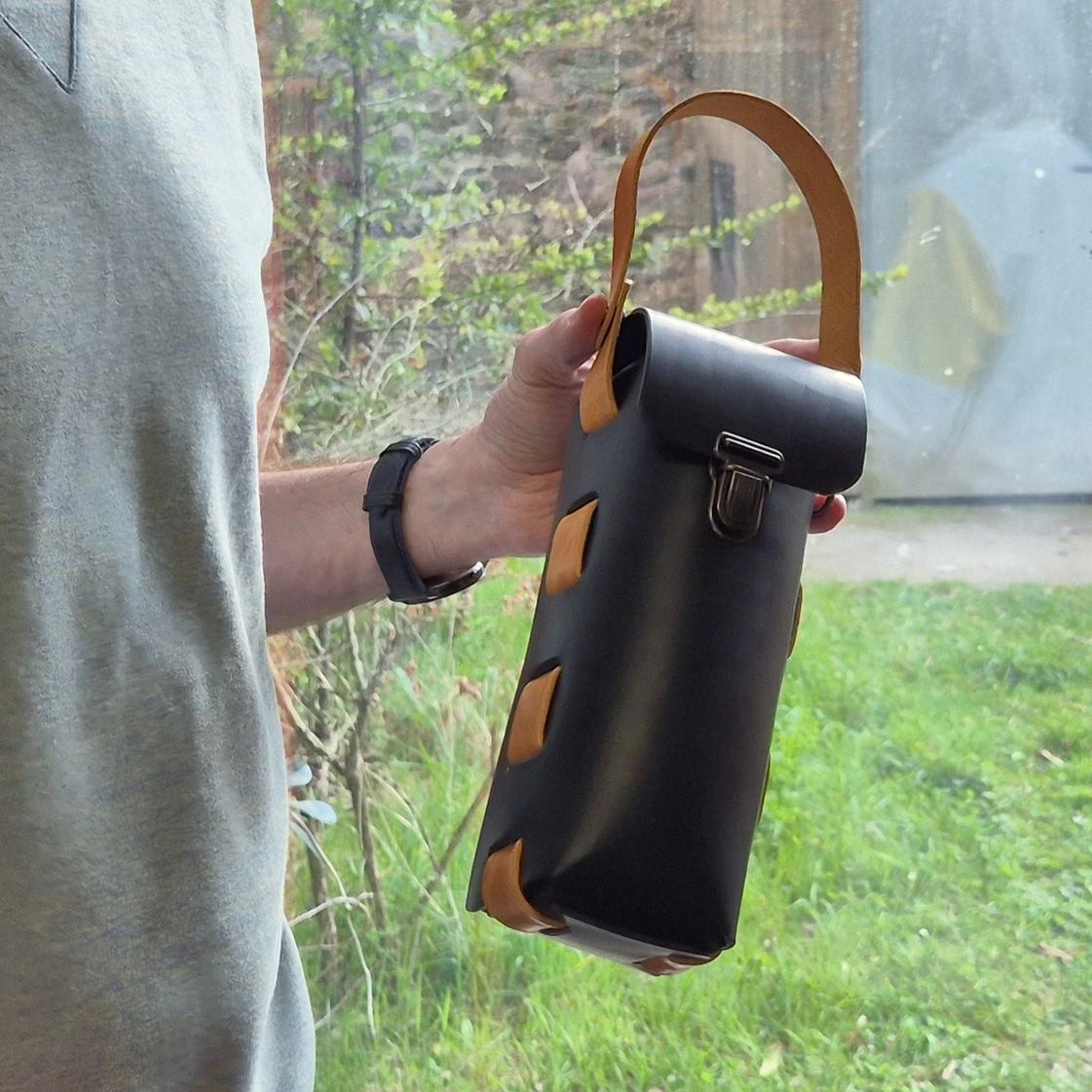 Réalisez votre sacoche à boules de pétanque en cuir avec Claire - Afbeelding nr. 9 - Wecandoo