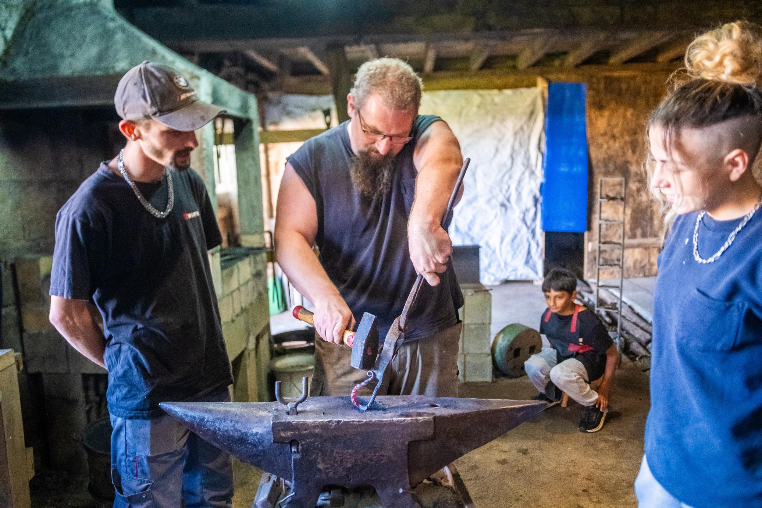 Forgez votre couteau médiéval utilitaire sur deux jours avec Yoen - Image n°3 - Wecandoo