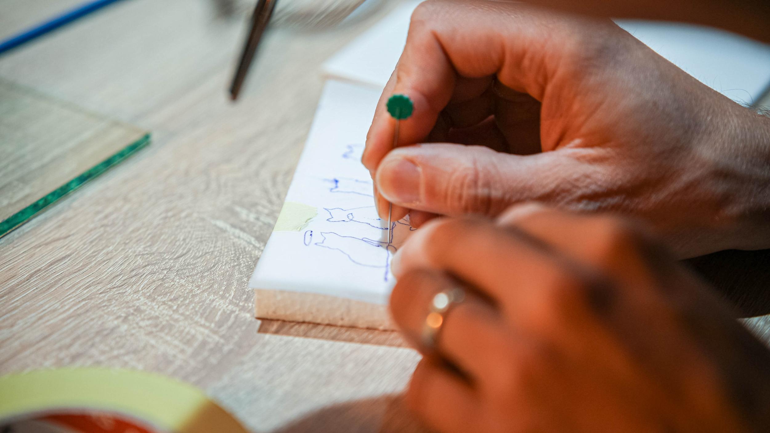 Décorez vos pièces en porcelaine au Bleu d'Arras en duo avec votre enfant accompagnés par Isabelle - Image n°6 - Wecandoo