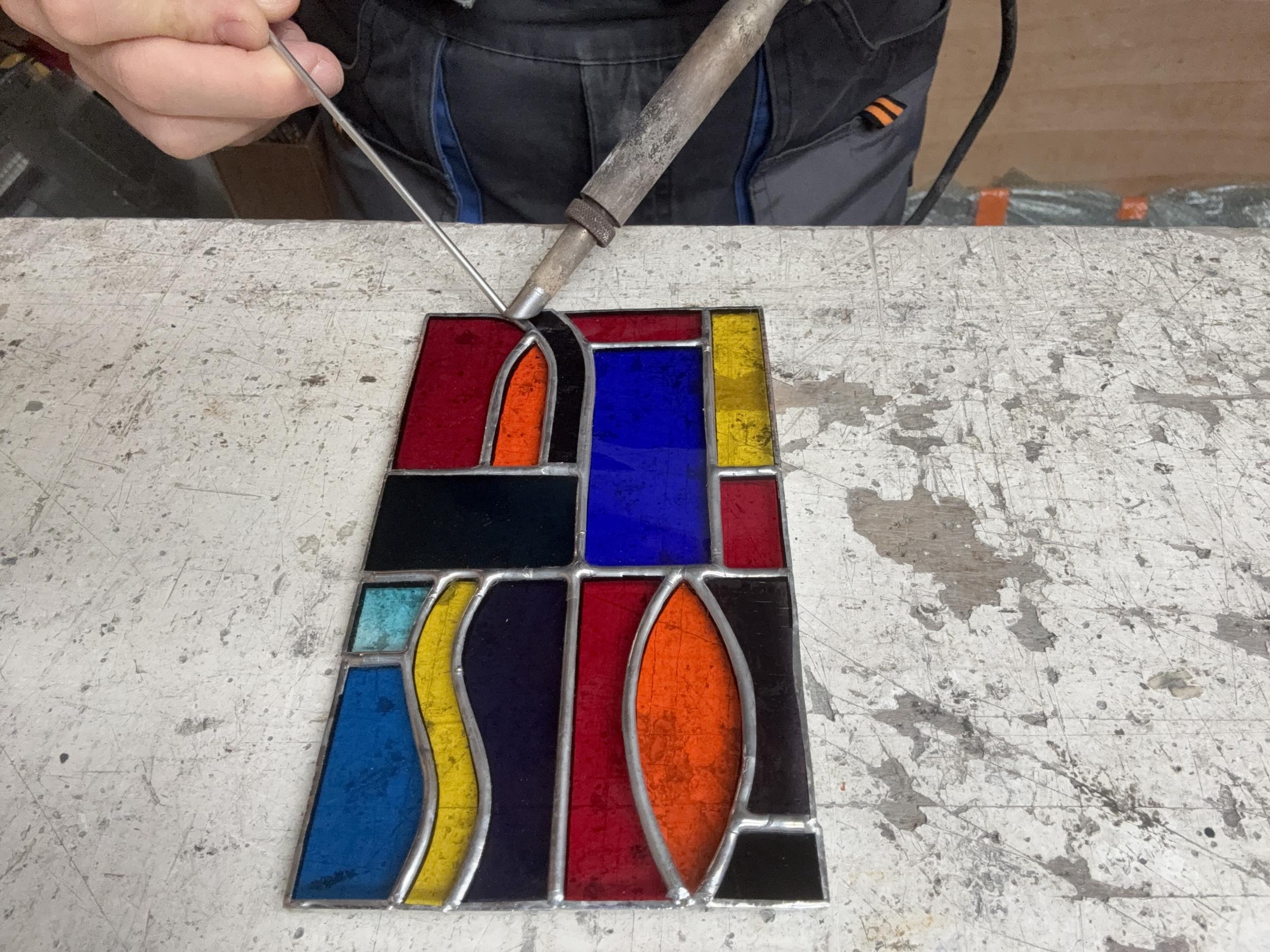 Initiez-vous au vitrail traditionnel ou Tiffany avec Thierry - Image n°11 - Wecandoo