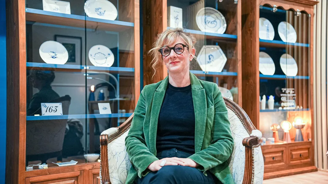 Isabelle : Décoratrice sur porcelaine à Arras