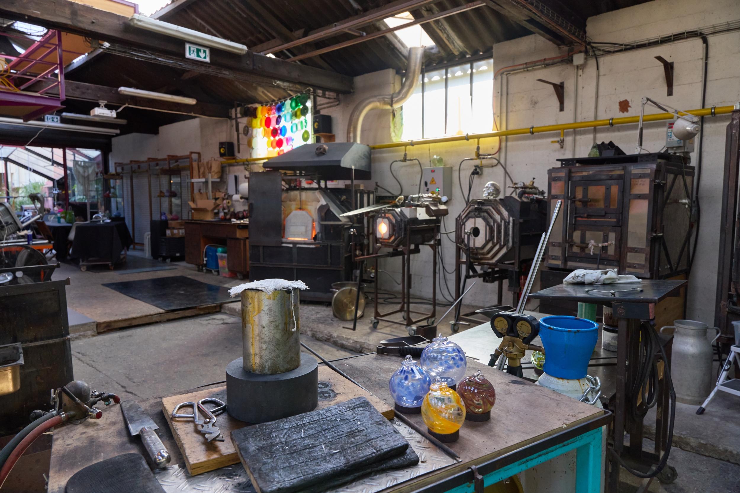 Fabriquez vos petites décorations en verre soufflé avec Elowan et Thomas - Image n°10 - Wecandoo