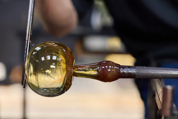 Fabriquez vos petites décorations en verre soufflé avec Elowan et Thomas - Image n°1 - Wecandoo