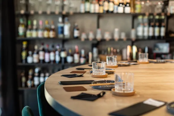 Initiez-vous à la dégustation de spiritueux avec François, Julien ou Paul - Afbeelding nr. 1 - Wecandoo