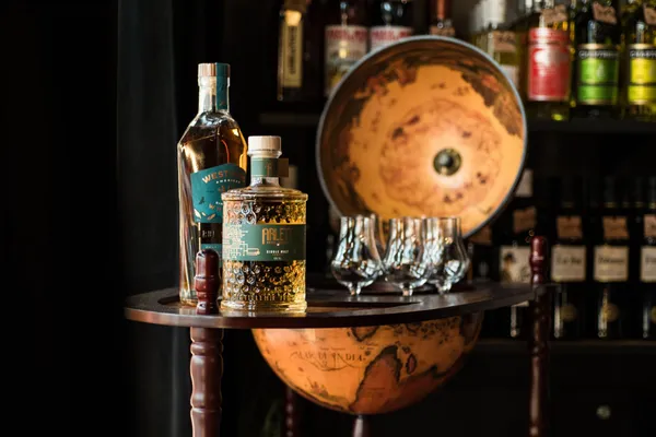 Initiez-vous à la dégustation de spiritueux avec François, Julien ou Paul - Afbeelding nr. 2 - Wecandoo