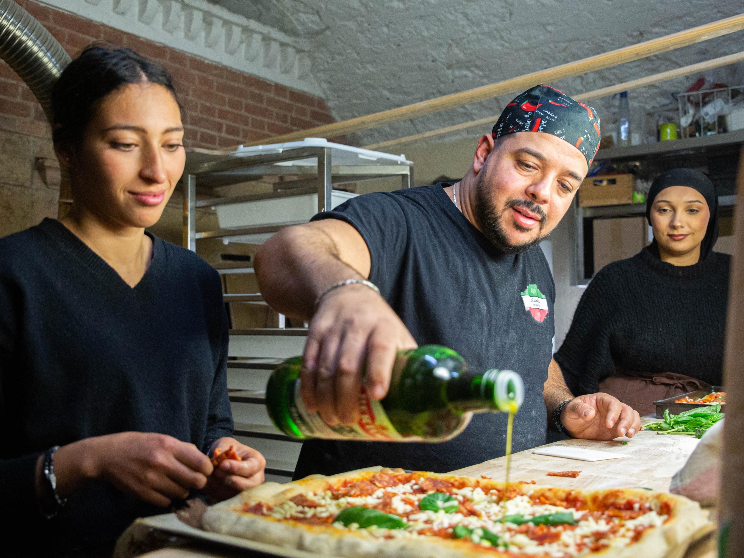 Réalisez votre pâte à pizza et votre pizza traditionnelle avec Badr - Image n°7 - Wecandoo