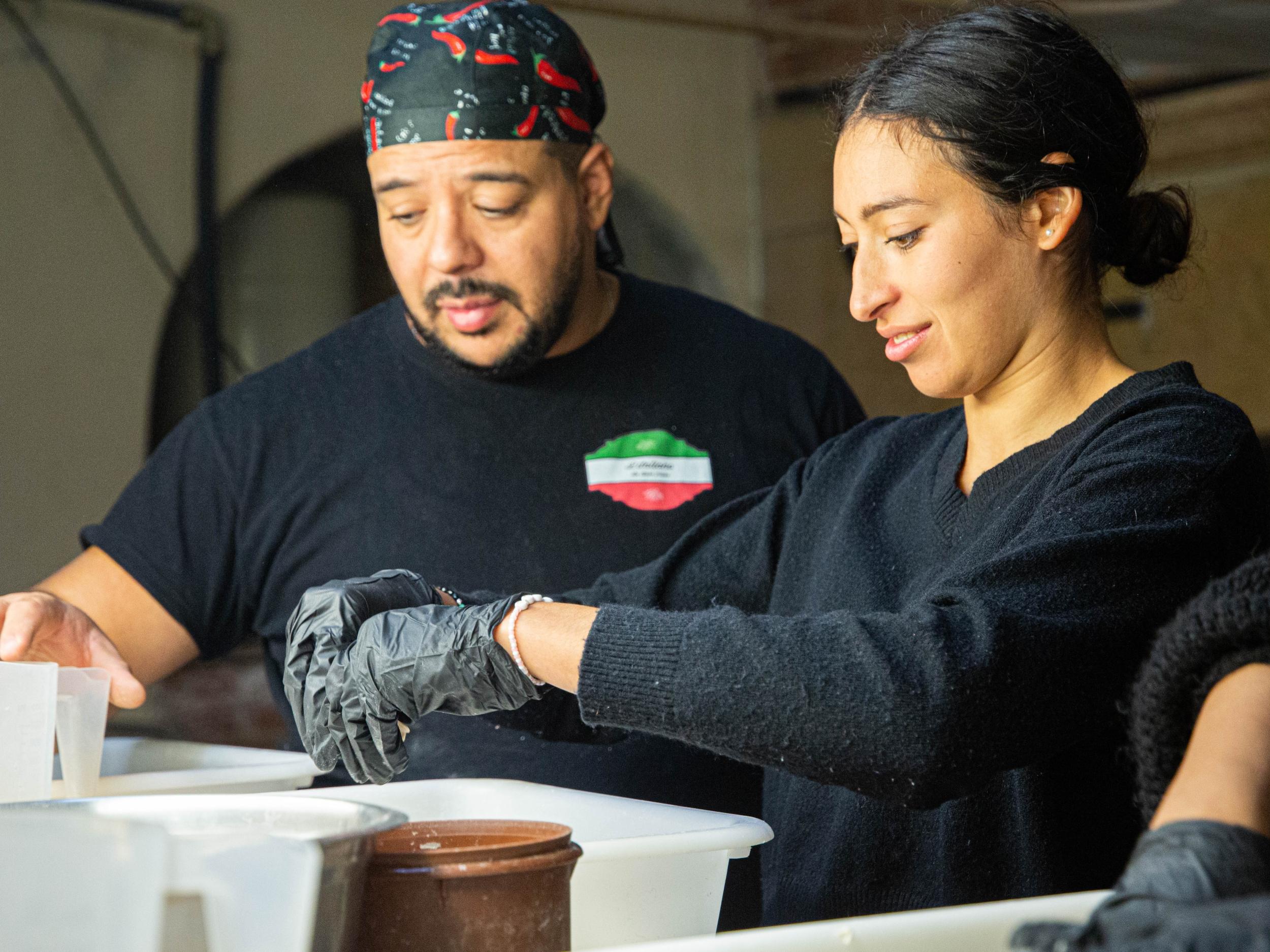 Réalisez votre pâte à pizza et votre pizza traditionnelle avec Badr - Image n°2 - Wecandoo