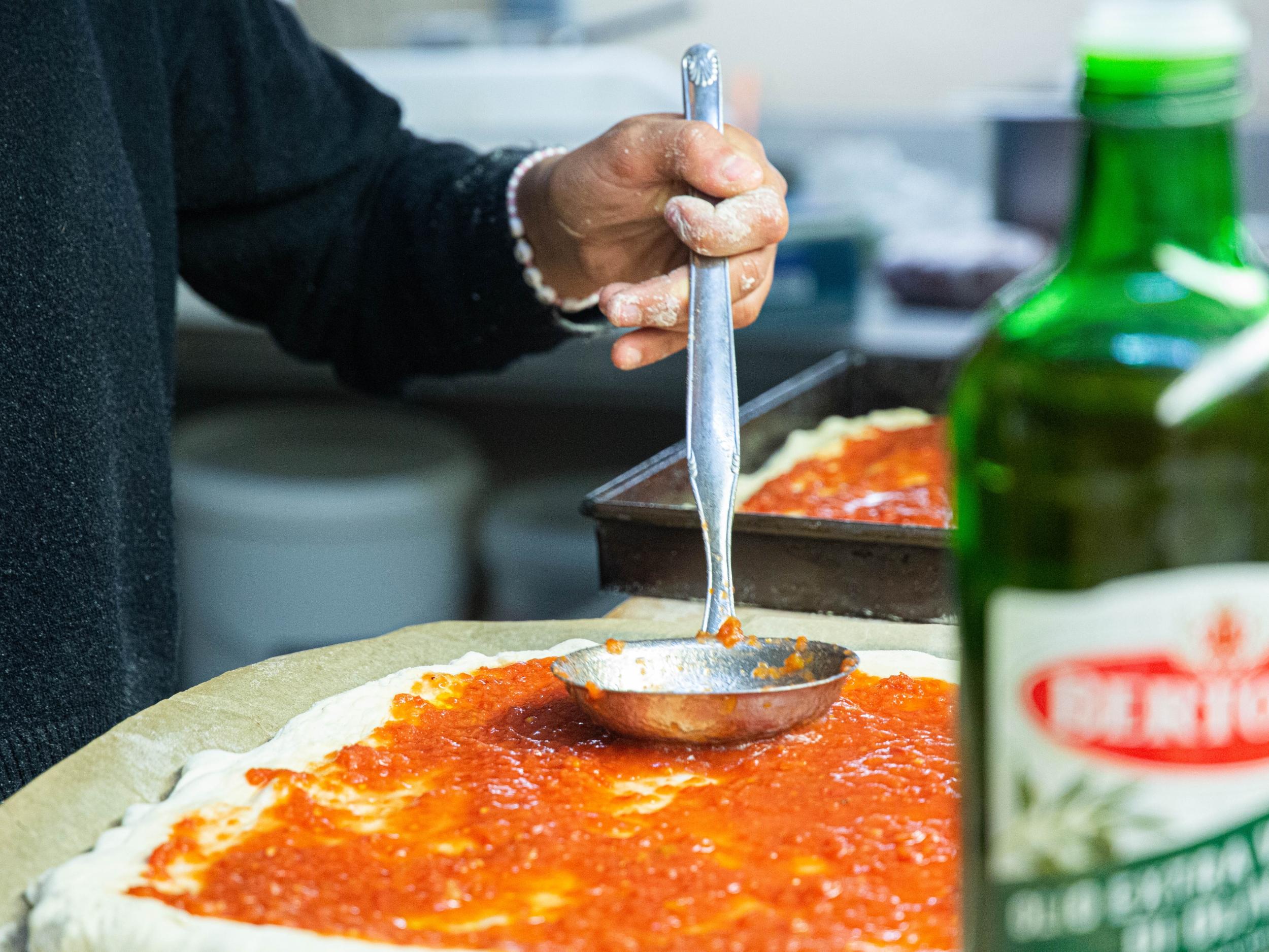 Réalisez votre pâte à pizza et votre pizza traditionnelle avec Badr - Image n°6 - Wecandoo