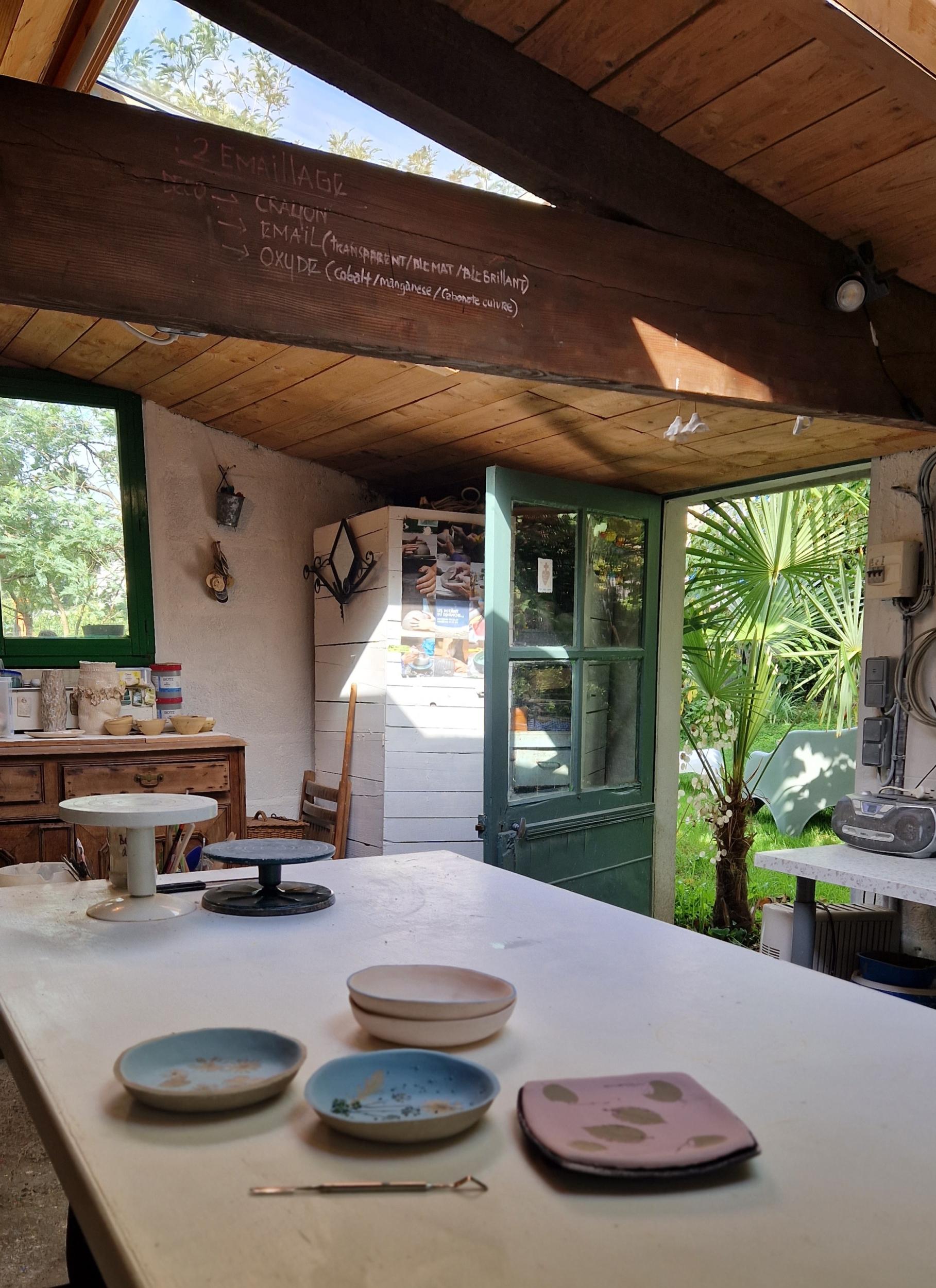 Modelez et décorez vos assiettes avec des empreintes végétales avec Emmanuelle - Image n°2 - Wecandoo