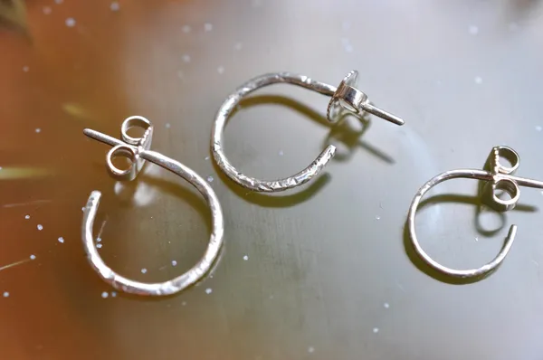 Fabriquez vos petites créoles martelées en argent avec Hélène - Afbeelding nr. 5 - Wecandoo