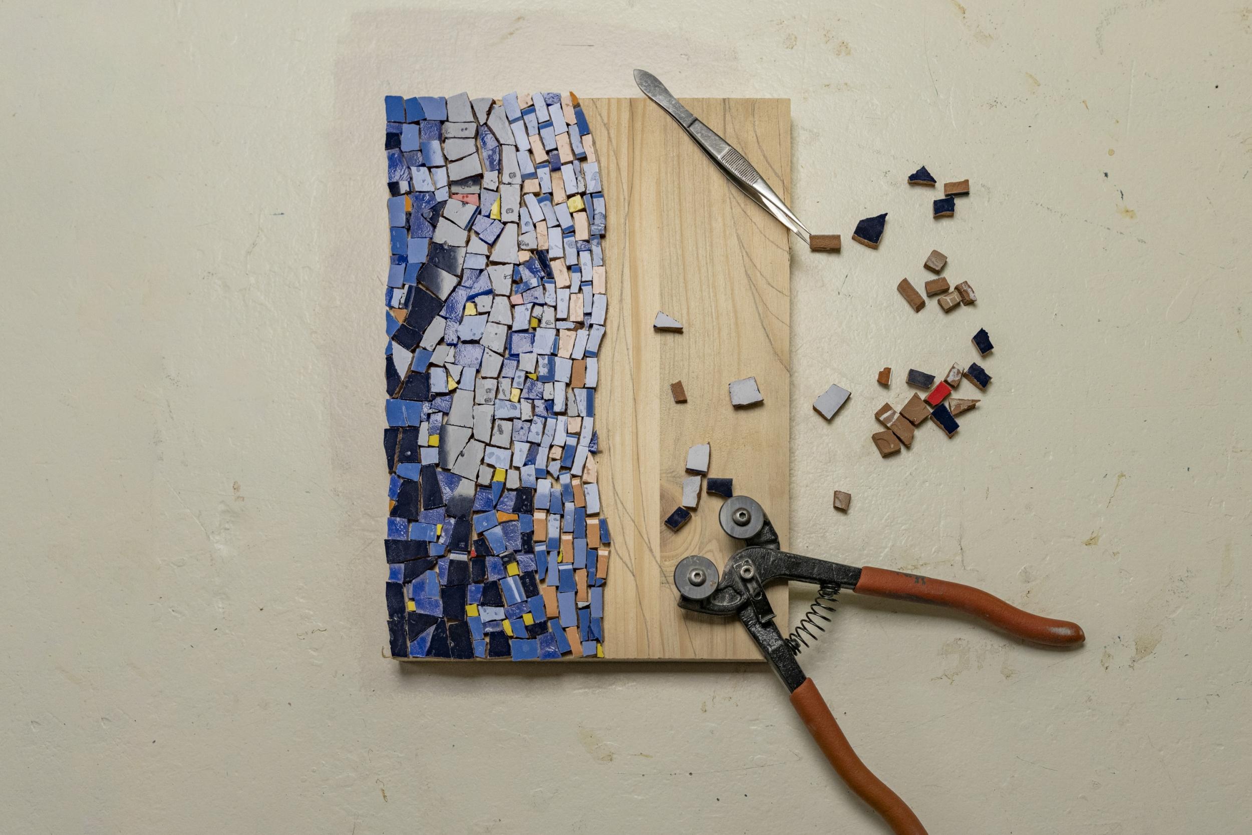 Initiez-vous à la mosaïque contemporaine avec Charlotte et son équipe - Image n°9 - Wecandoo