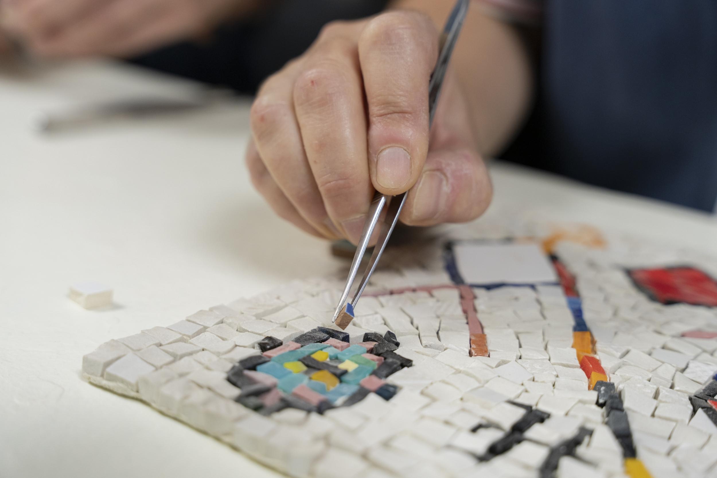 Initiez-vous à la mosaïque romaine avec Charlotte et son équipe - Image n°1 - Wecandoo