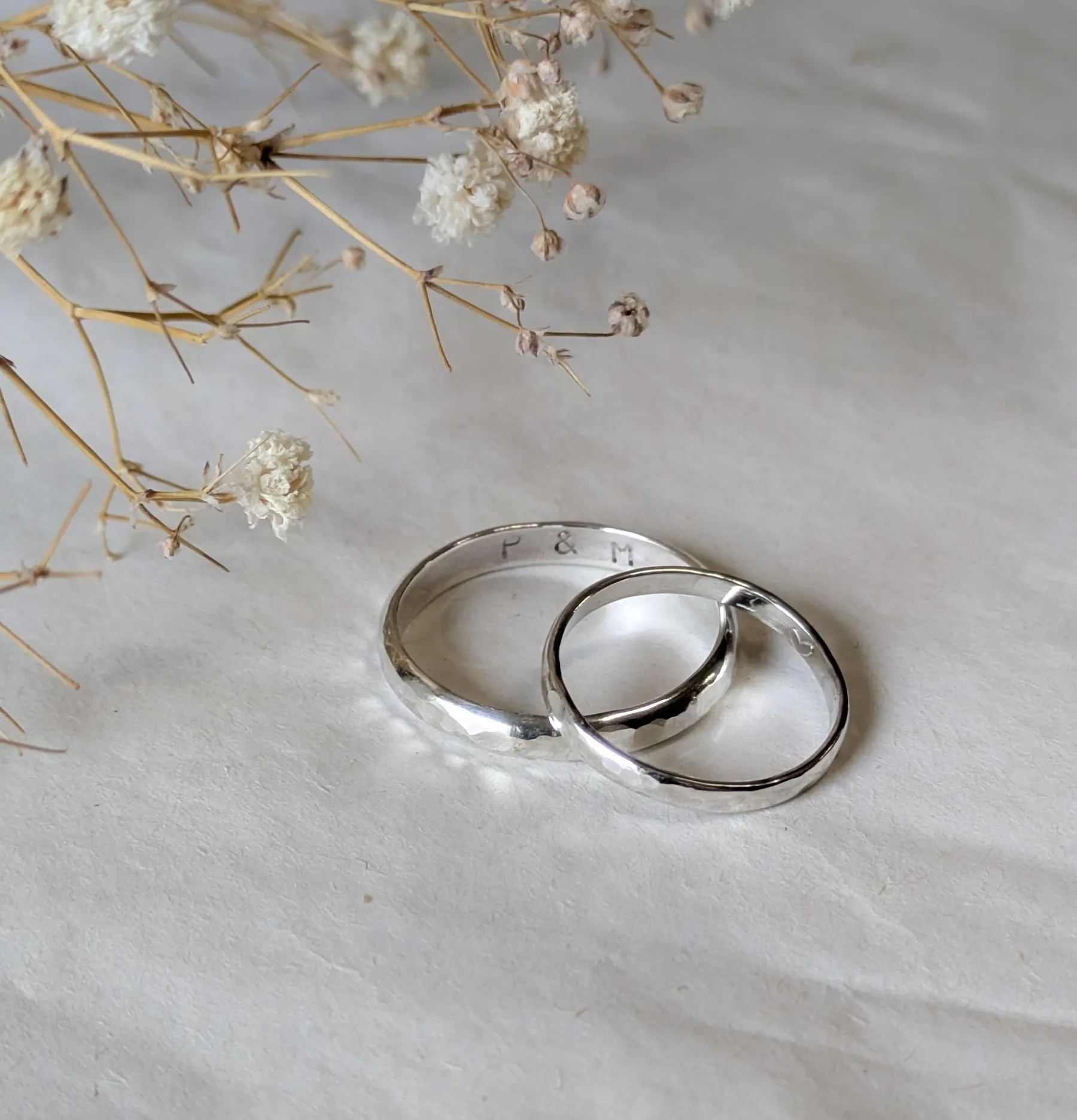 Fabriquez vos alliances en argent avec Marie - Image n°1 - Wecandoo