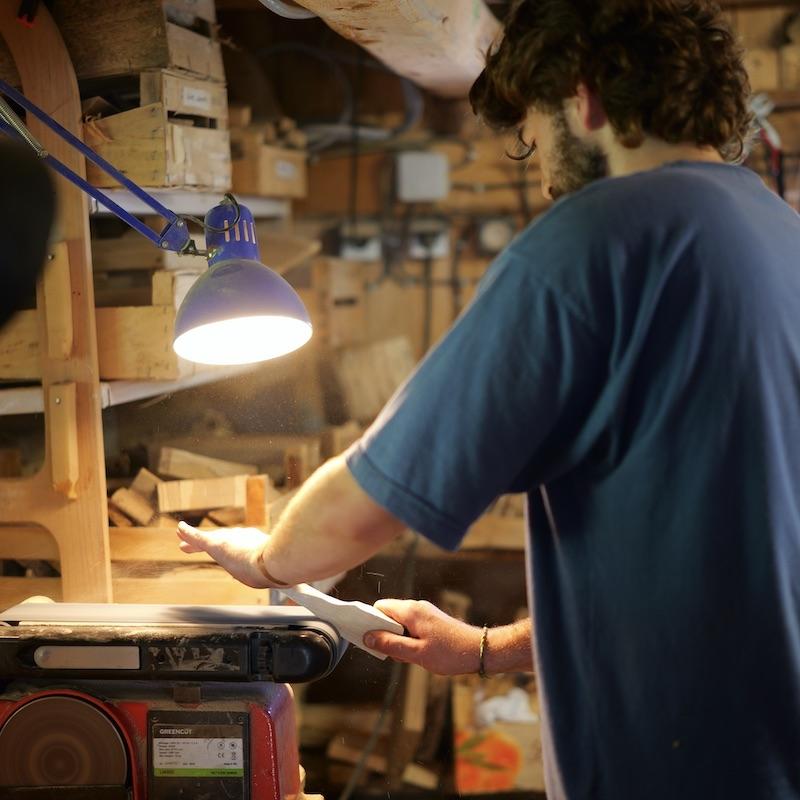 Découvrez les essences de bois et créez votre vase unique avec Pierre - Image n°6 - Wecandoo