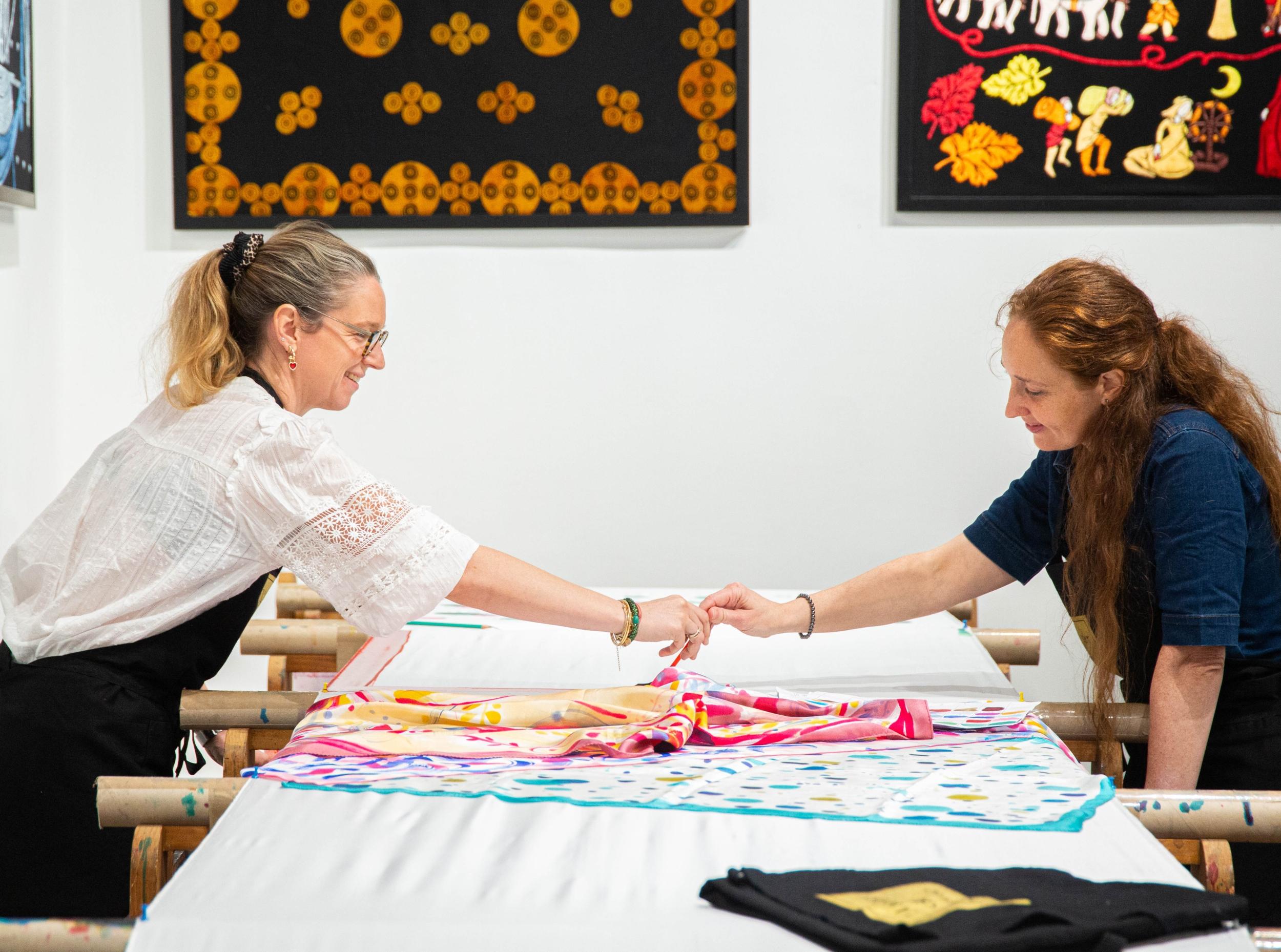 Personnalisez votre carré de soie traditionnel lyonnais - Image n°7 - Wecandoo