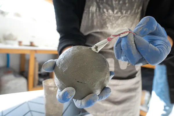 Modelez votre duo photophore et soliflore en béton avec Justine - Image n°2 - Wecandoo