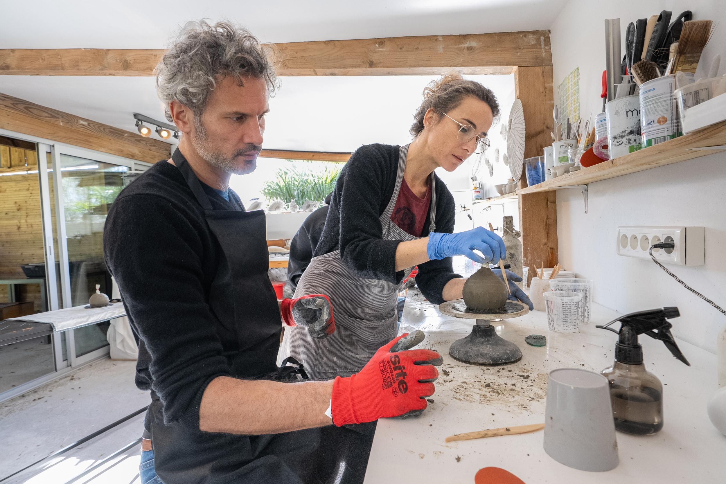 Fabriquez votre lampe design en béton avec Justine - Image n°7 - Wecandoo