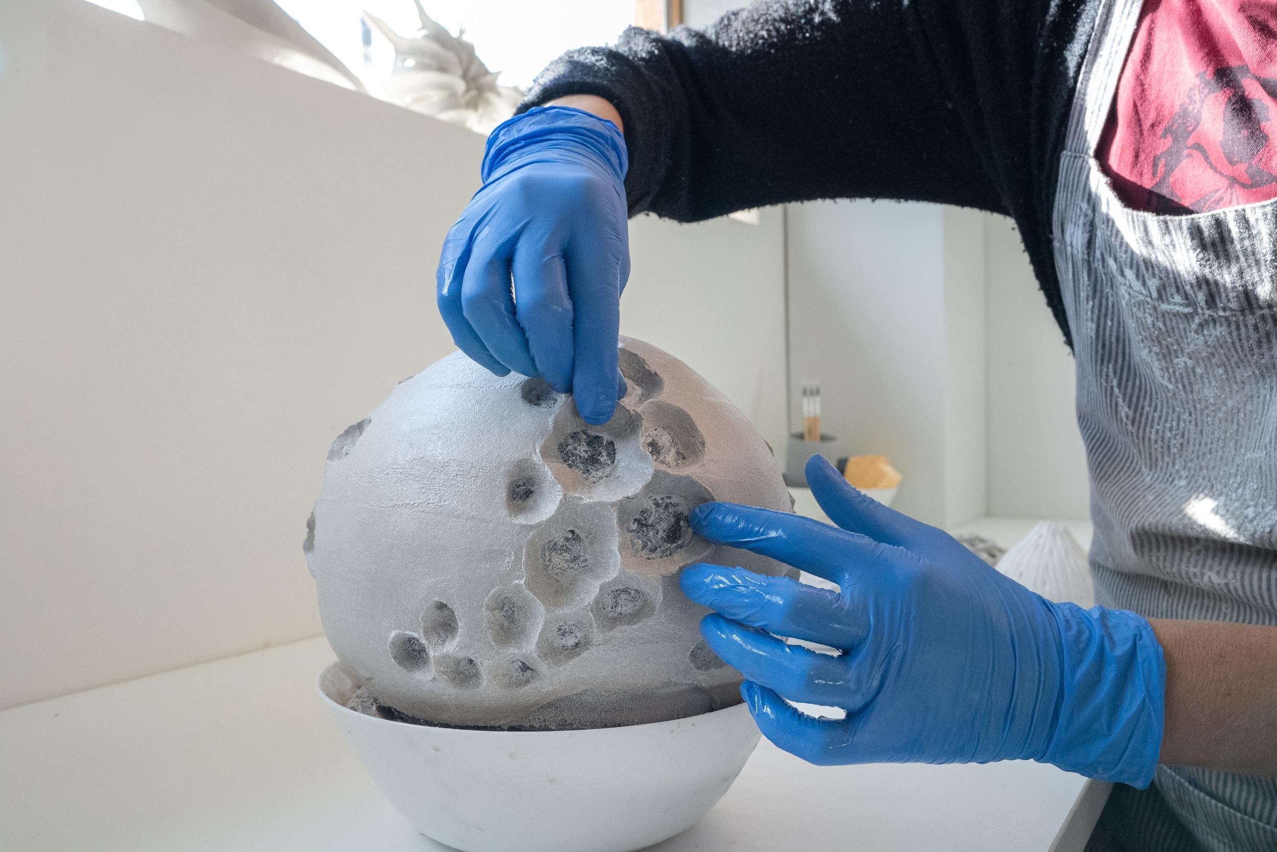 Fabriquez votre lampe design en béton avec Justine - Image n°5 - Wecandoo