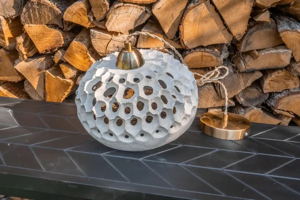 Fabriquez votre lampe design en béton