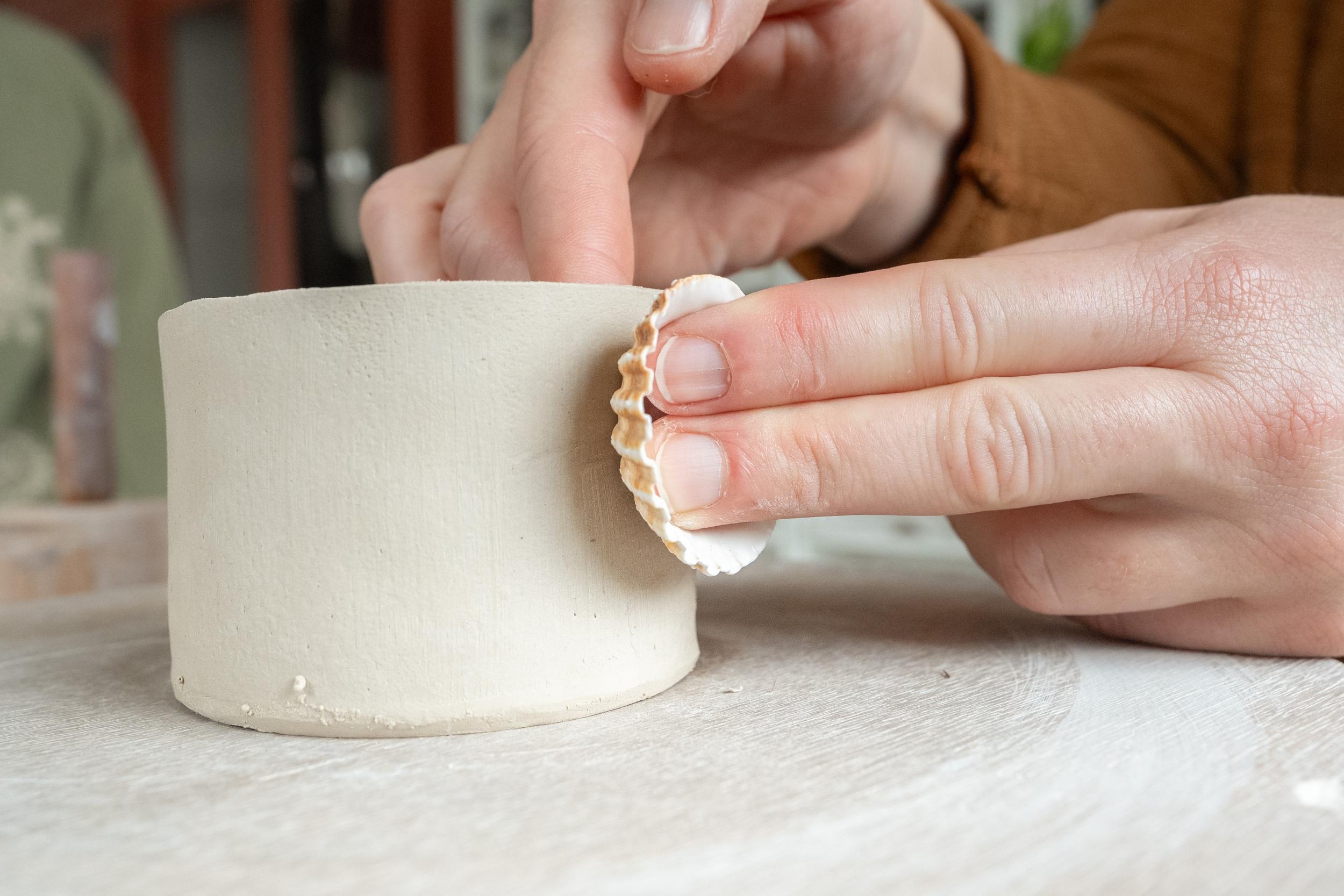 Initiez-vous au modelage et au décor sur céramique avec Laëtitia - Image n°2 - Wecandoo