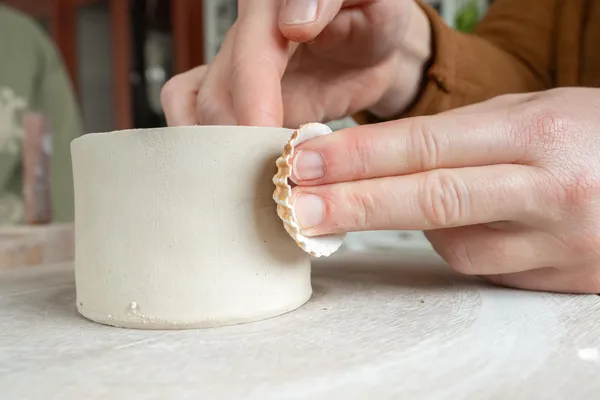 Initiez-vous au modelage et au décor sur céramique avec Laëtitia - Image n°2 - Wecandoo