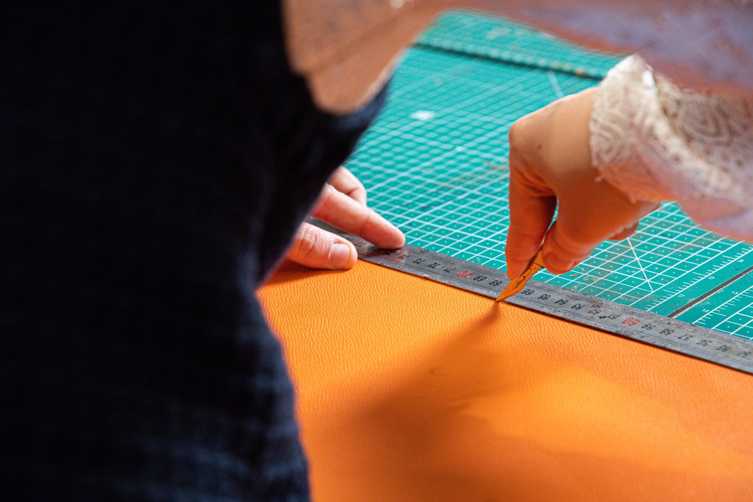 Réalisez votre sac seau en cuir avec Joséphine - Image n°7 - Wecandoo