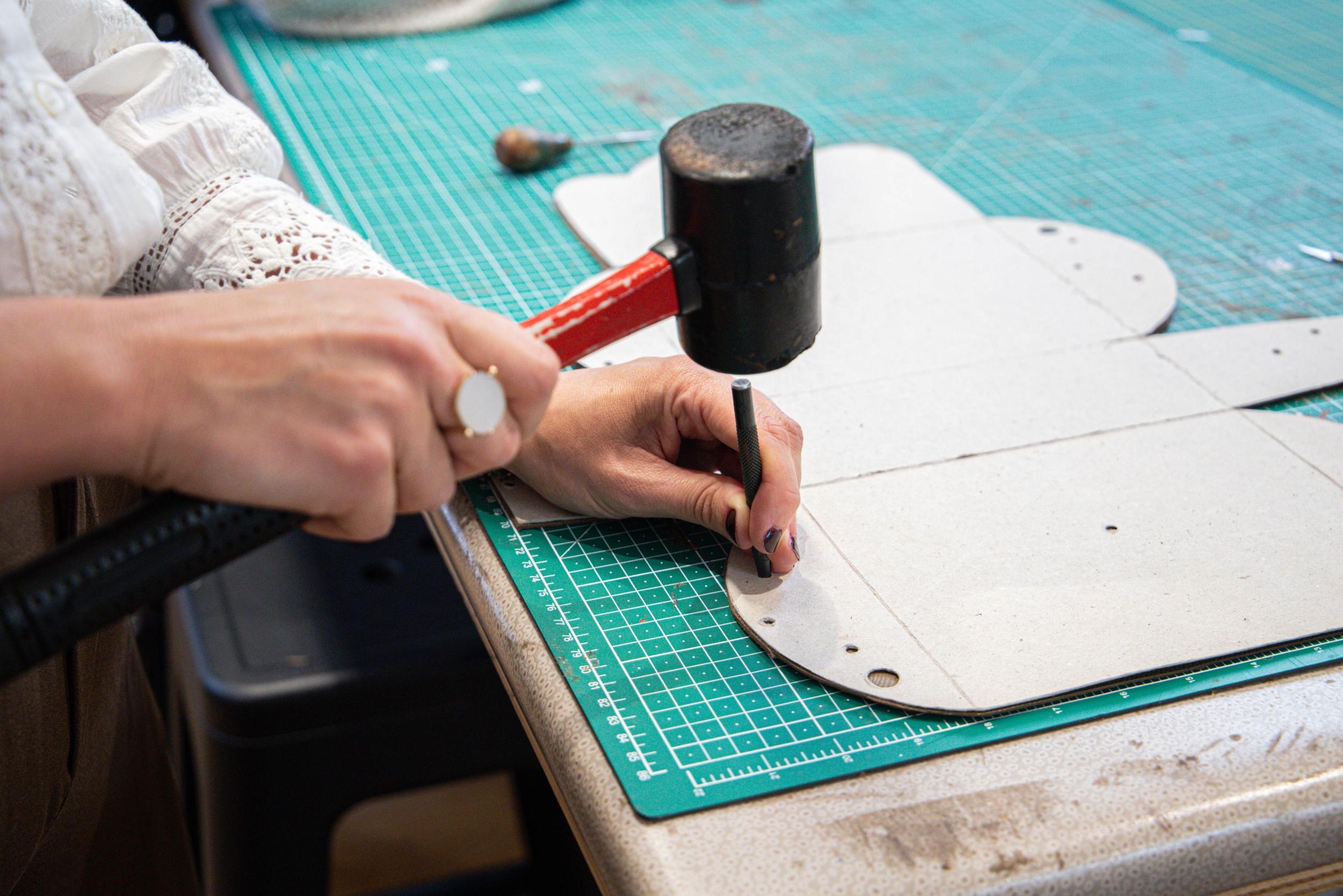 Réalisez votre sac seau en cuir avec Joséphine - Image n°1 - Wecandoo