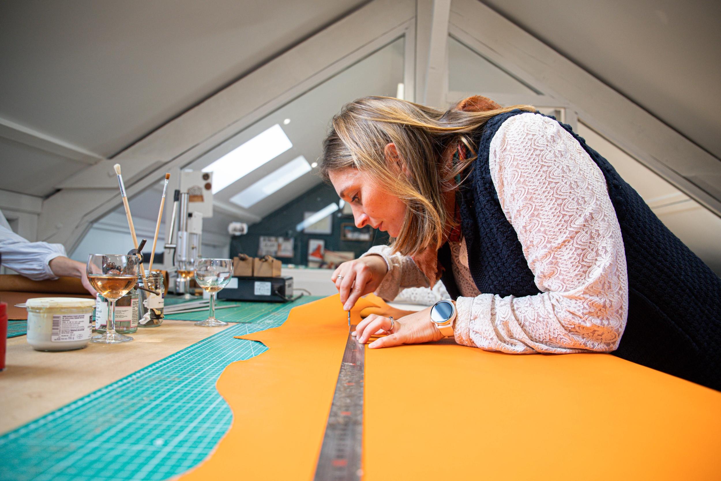 Réalisez votre ceinture en cuir autour d'un apéro avec Joséphine - Image n°4 - Wecandoo