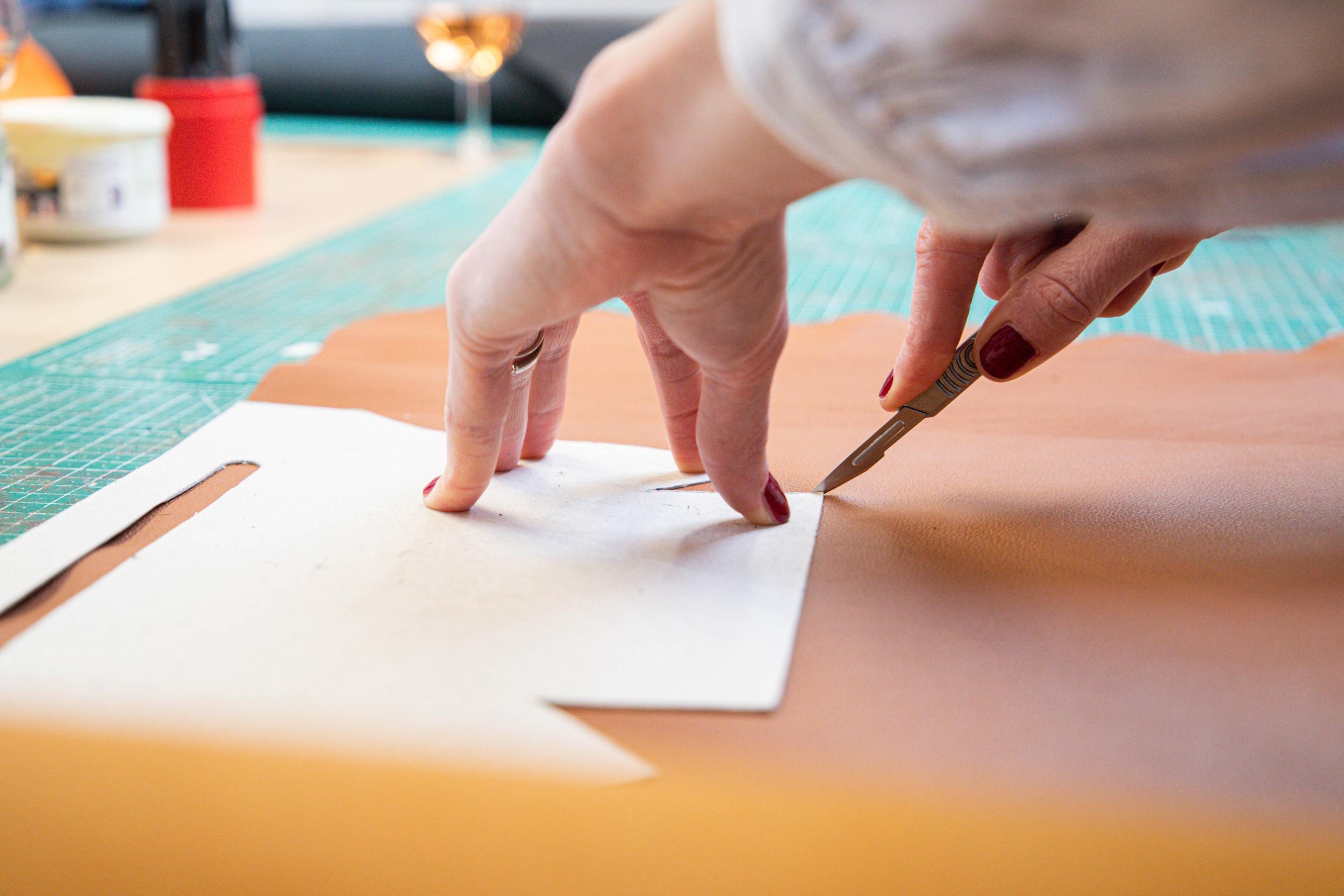 Réalisez votre sac banane en cuir avec Joséphine - Image n°6 - Wecandoo