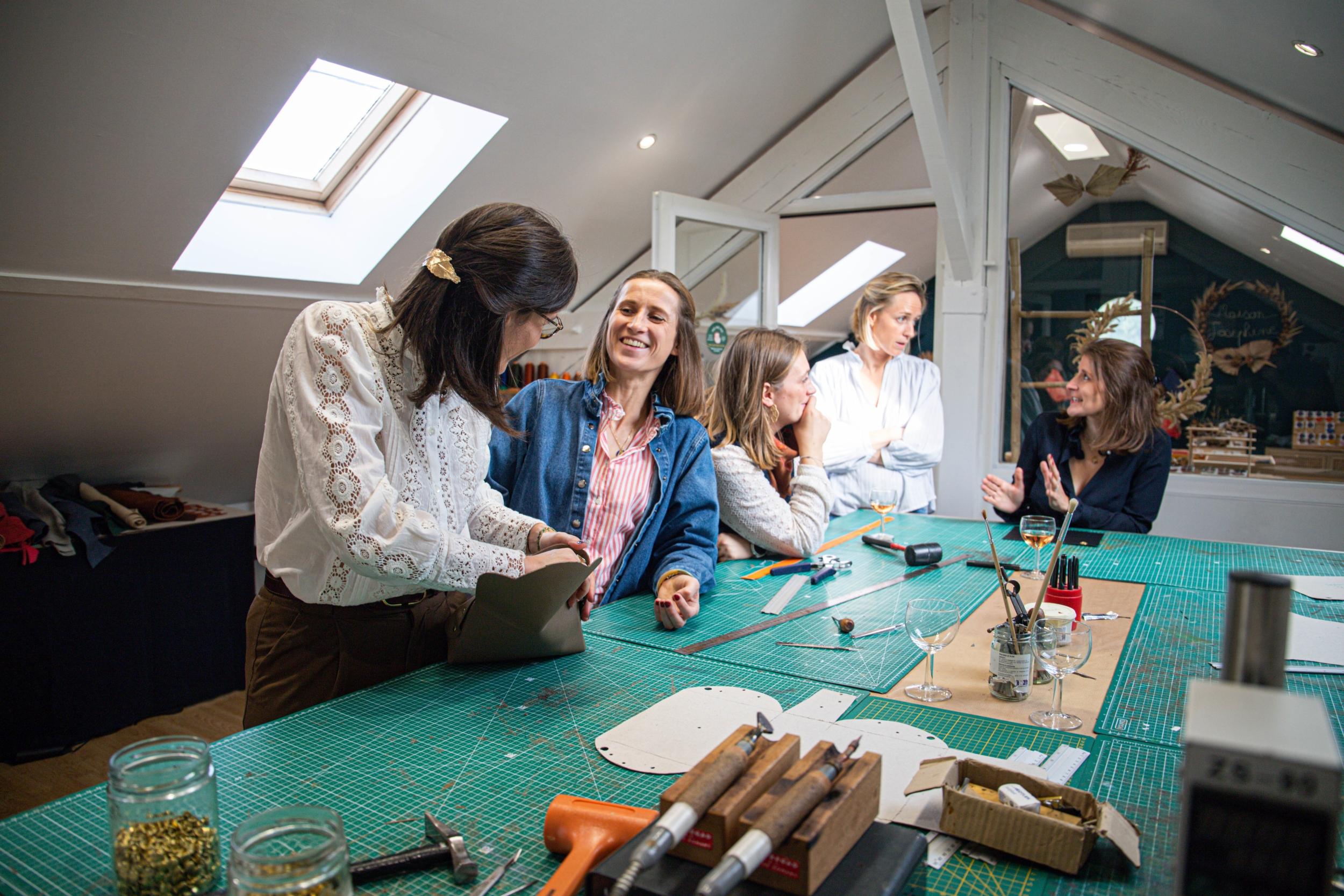 Réalisez votre sac seau en cuir avec Joséphine - Image n°6 - Wecandoo