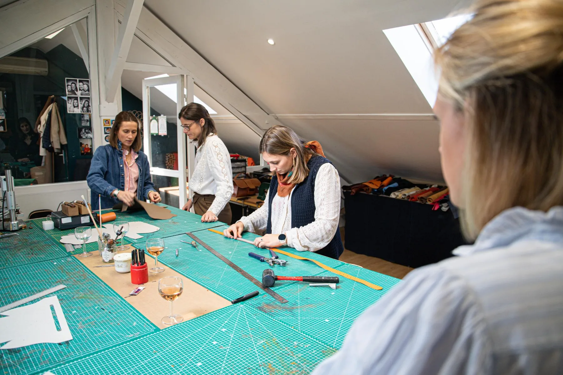 Réalisez votre ceinture en cuir autour d'un apéro avec Joséphine - Afbeelding nr. 2 - Wecandoo