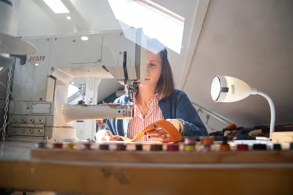 Réalisez votre ceinture en cuir autour d'un apéro avec Joséphine - Image n°3 - Wecandoo