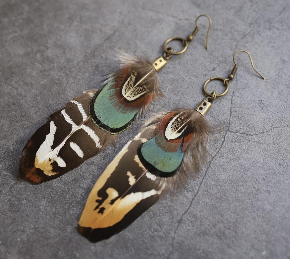 Réalisez votre accessoire en plumes