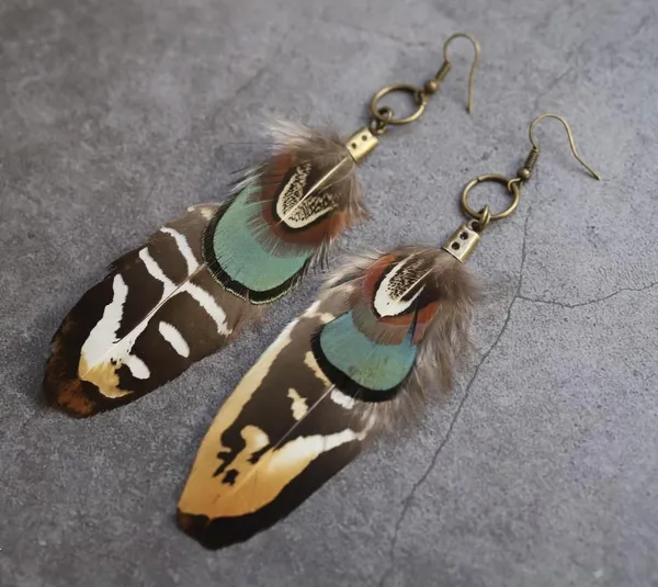 Réalisez votre accessoire en plumes