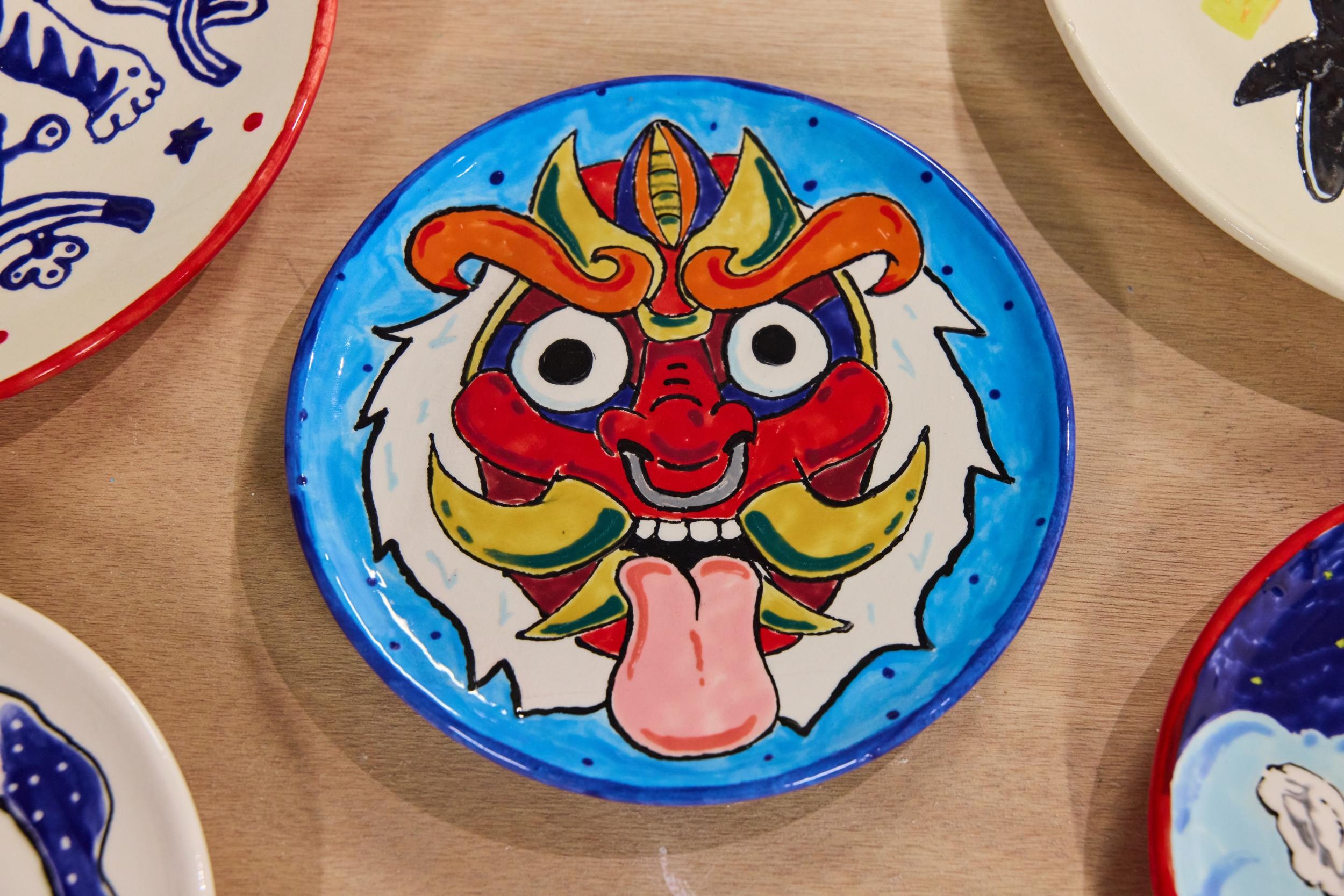 Décorez votre pièce en céramique autour d'une pizza