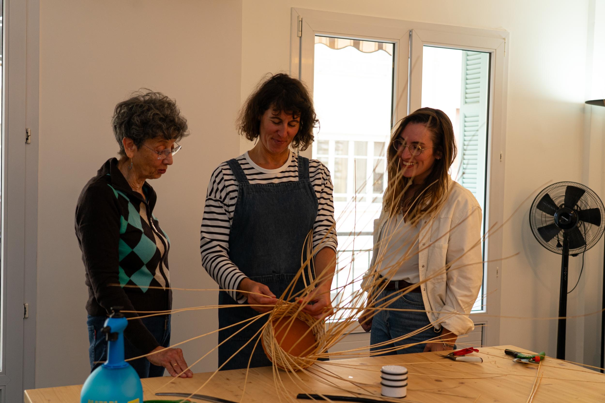 Tressez votre cache-pot en osier sur une base en céramique avec Julie - Image n°8 - Wecandoo