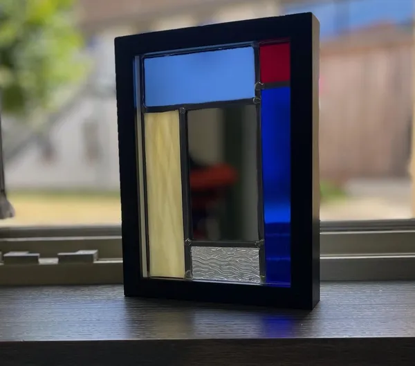 Découvrez l'art du vitrail traditionnel sur un jour