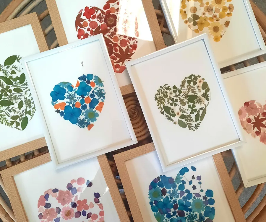 Initiez-vous à l’art des fleurs pressées avec Hélène, Fred et Marion - Image n°1 - Wecandoo