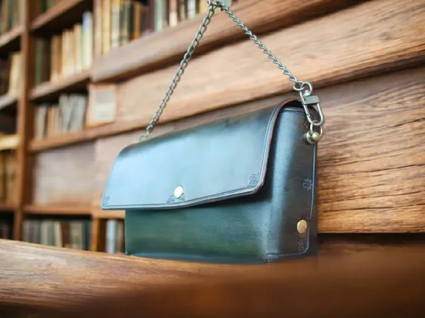 Réalisez votre sac en cuir avec Nicolas - Image n°1 - Wecandoo