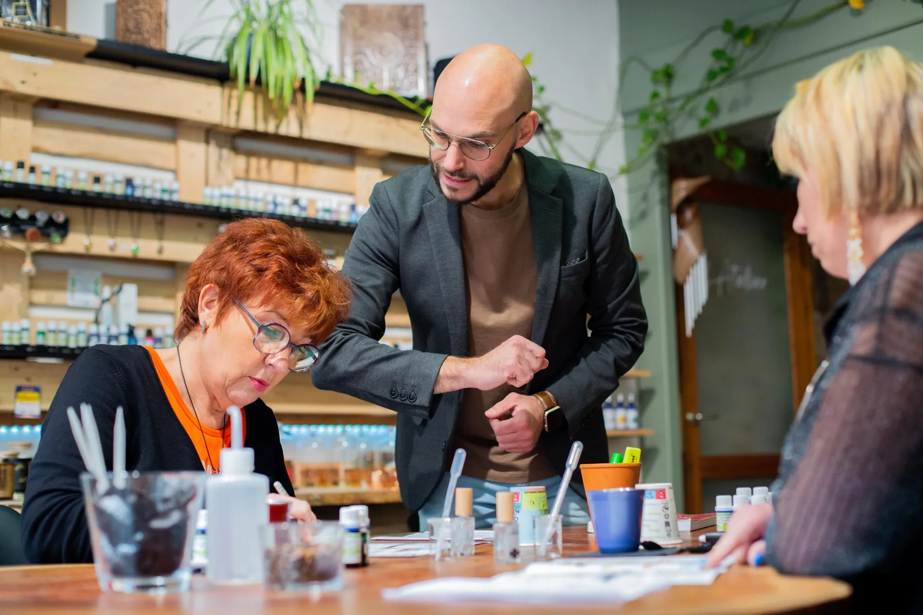 Créez votre parfum naturel personnalisé selon votre date de naissance, avec Aurélien - Image n°5 - Wecandoo