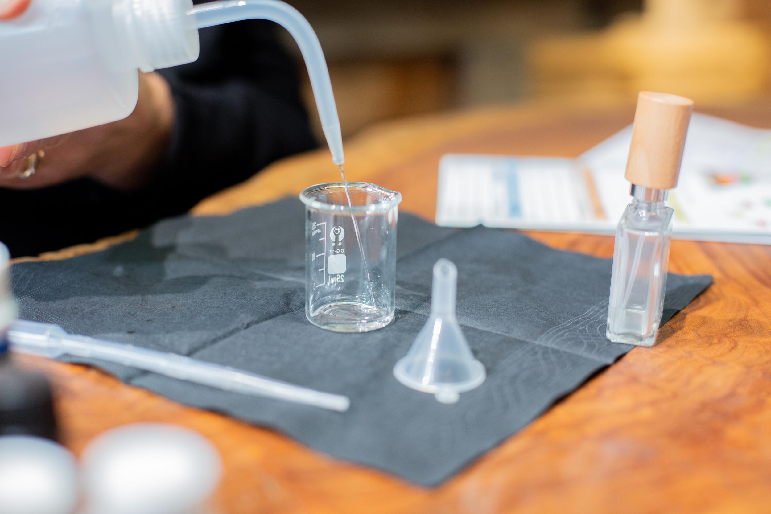 Créez votre parfum aux essences naturelles en duo avec Aurélien - Image n°8 - Wecandoo