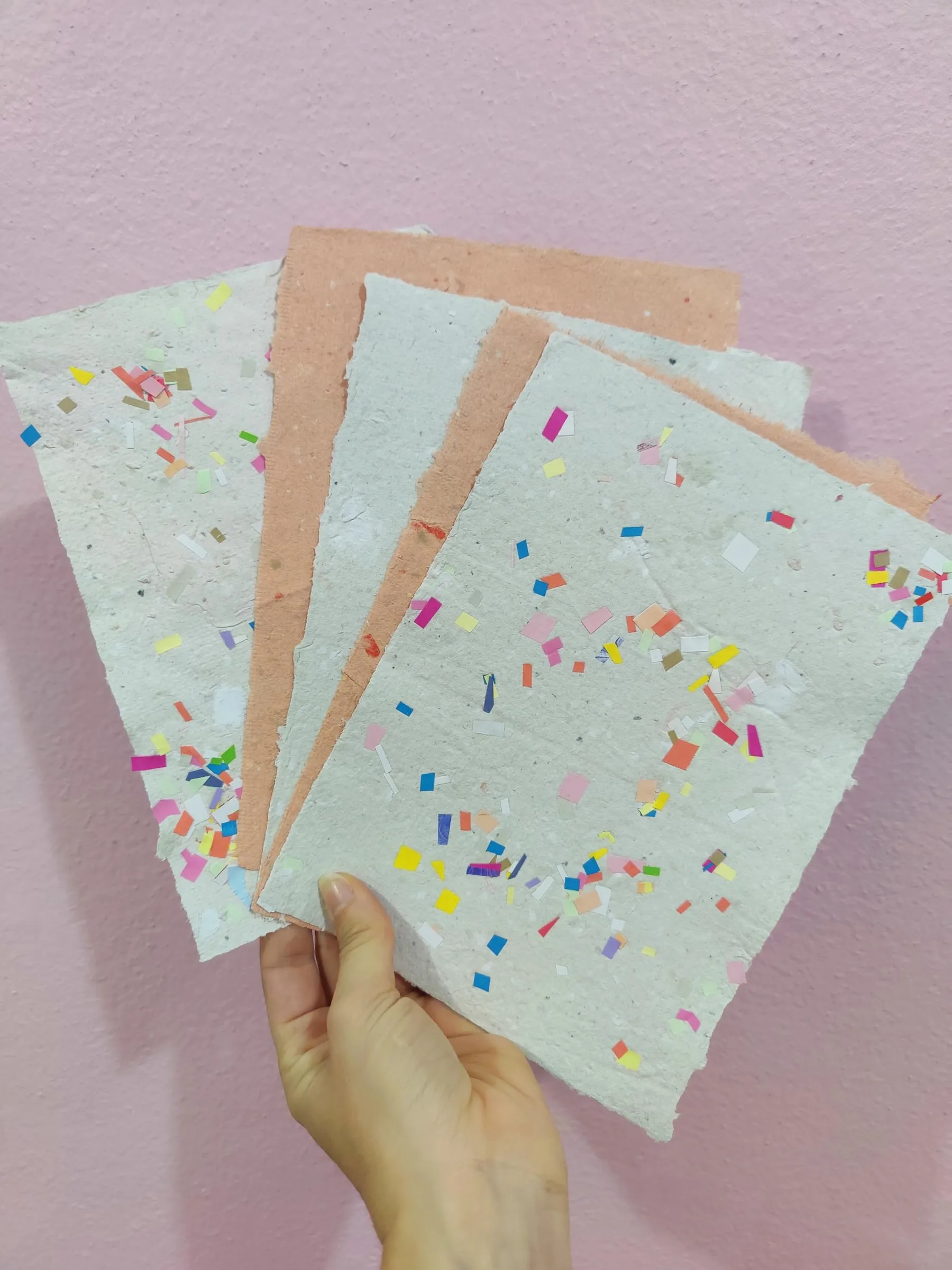 Découvrez la création de papier artisanal avec Amélie et Clémence - Image n°1 - Wecandoo